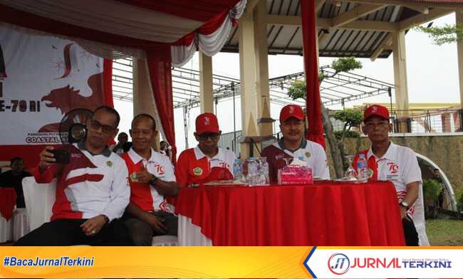 Kadispora Usman bersama OPD acara gerak jalan (JurnalTerkini.id/edy kencana)