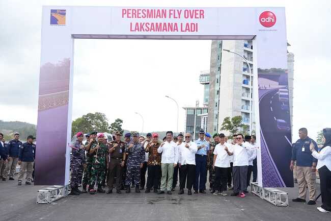 Peresmian Flyover Laksamana Ladi sebagai upaya mengurai kemacetan arus kendaraan yang kerap terjadi dari depan Pura Agung - UIB, Selasa (31/12/2024). (foto: humasbpbatam)