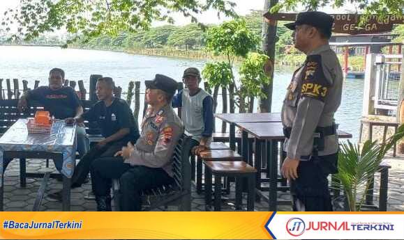 Polsek Karanganyar Polres Demak menggelar patroli dan pengamanan di obyek wisata Demak Green Garden (Degega), yang terletak di Desa Kotaan, Kecamatan Karanganyar, Kabupaten Demak, Rabu (29/01/2025). (JurnalTerkini.id/Ponco)