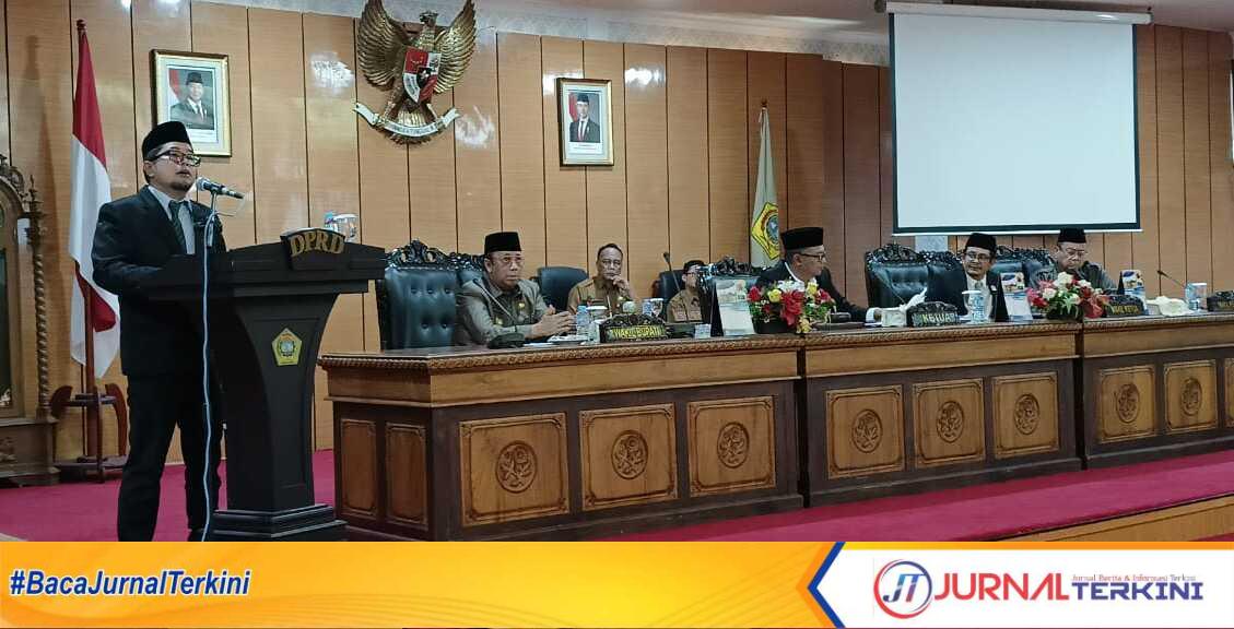 Ketua Bapemperda DPRD Karimun Nurhidayat menyampaikan laporan tentang Propemperda 2025. (JurnalTerkini.id/edy kencana)