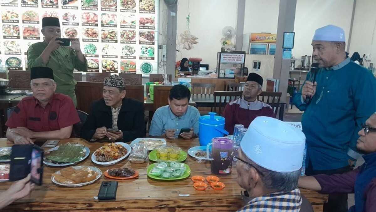Ketua Pimpinan Daerah (PD) Muhammadiyah Karimun H Usman menyampaikan sambutan dalam acara berbuka puasa. (JurnalTerkini.id/rusdi)