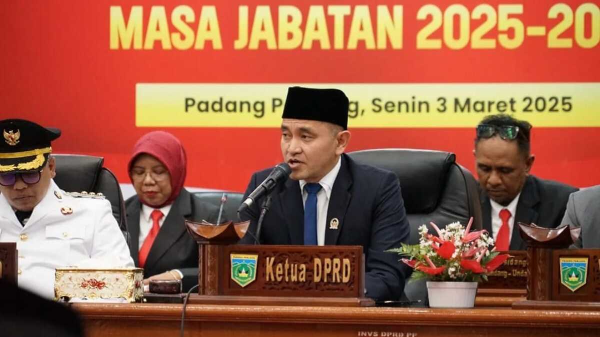 Ketua DPRD saat pembukaan Rapat Paripurna DPRD Kota Padang panjang, Senin (03/03/2025). (Foto : humas DPRD kota Padang panjang ).