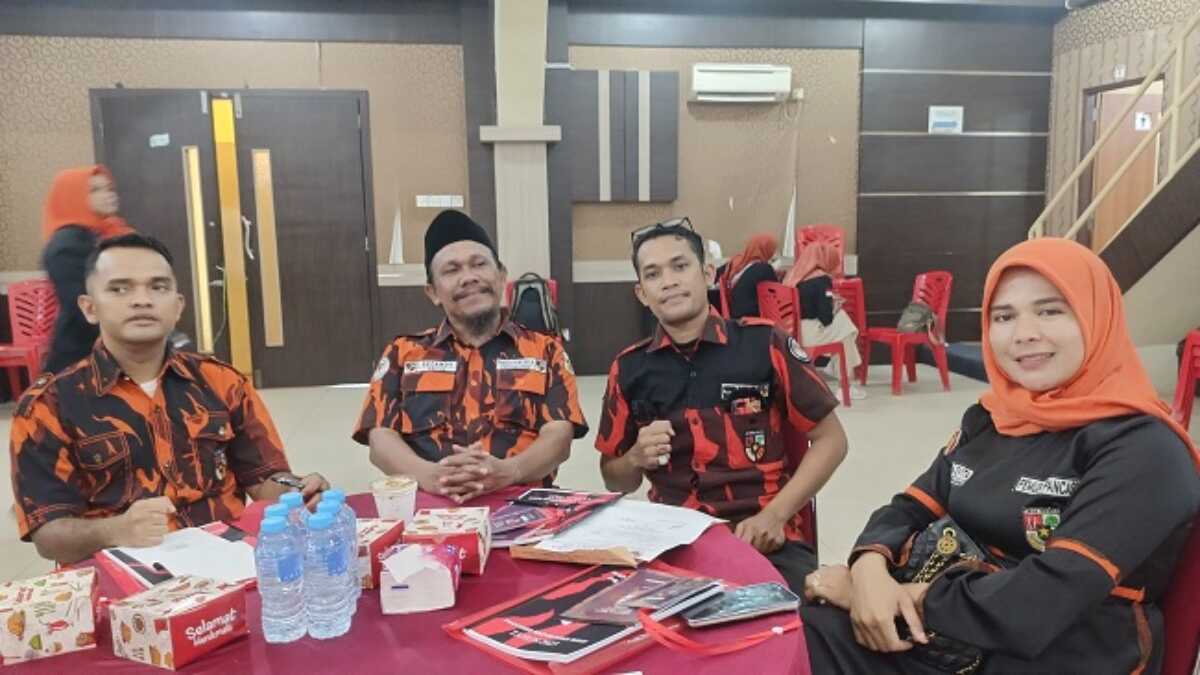 Ketua MPC PP Karimun, Suzandy beserta pengurus mengikuti Rakerwil MPW Pemuda Pancasila di Gedung Nasional. (JurnalTerkini.id/edy kencana)