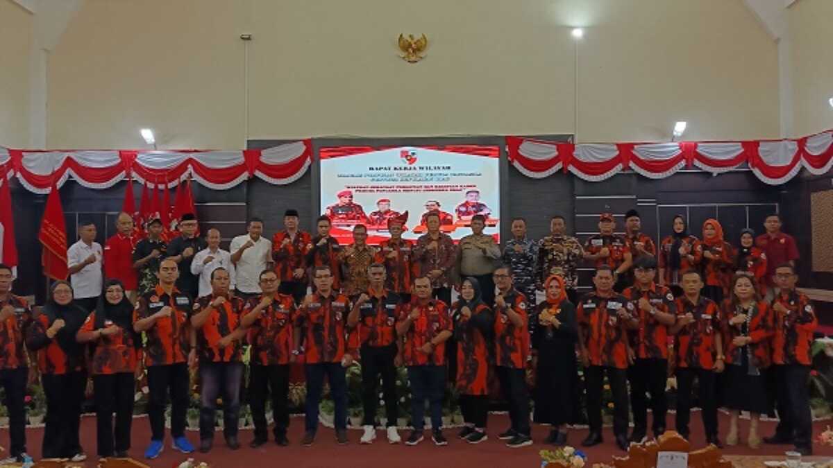 Foto bersama usai acara Rakerwil Pemuda Pancasila. (JurnalTerkini.id/edy kencana)