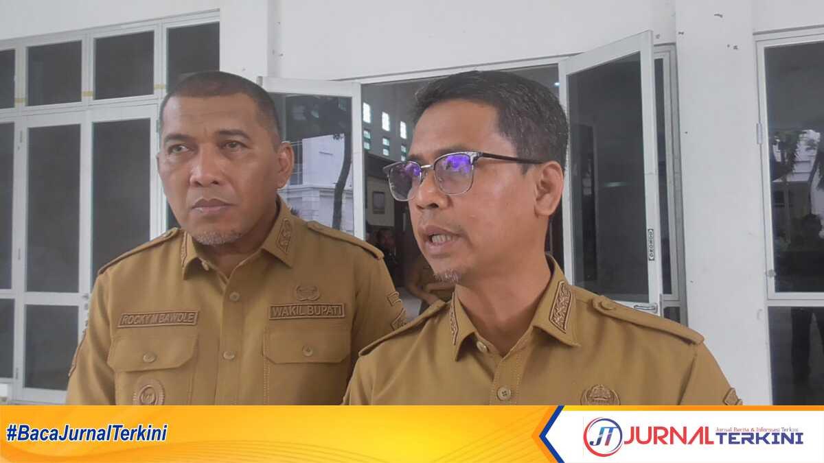 Bupati Karimun Iskandarsyah didampingi Wakil Bupati Rocky Marciano Bawole (JurnalTerkini.id/edy kencana)