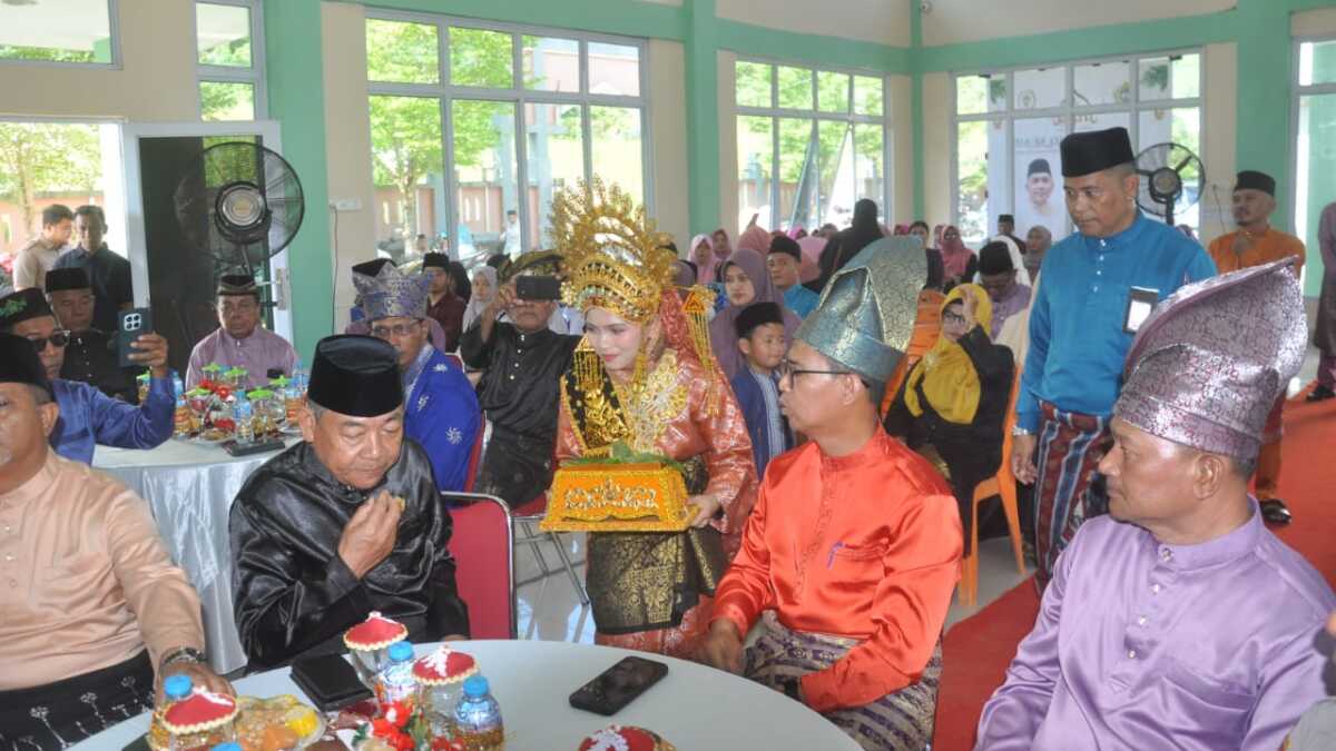 Bupati Karimun Iskandarsyah menghadiri dan membuka MTQ ke-12 tingkat Kecamatan Meral Barat di Gedung Serbaguna Puskesmas Kecamatan Meral Barat, Senin (21/4/2025). (JurnalTerkini.id/edy kencana)