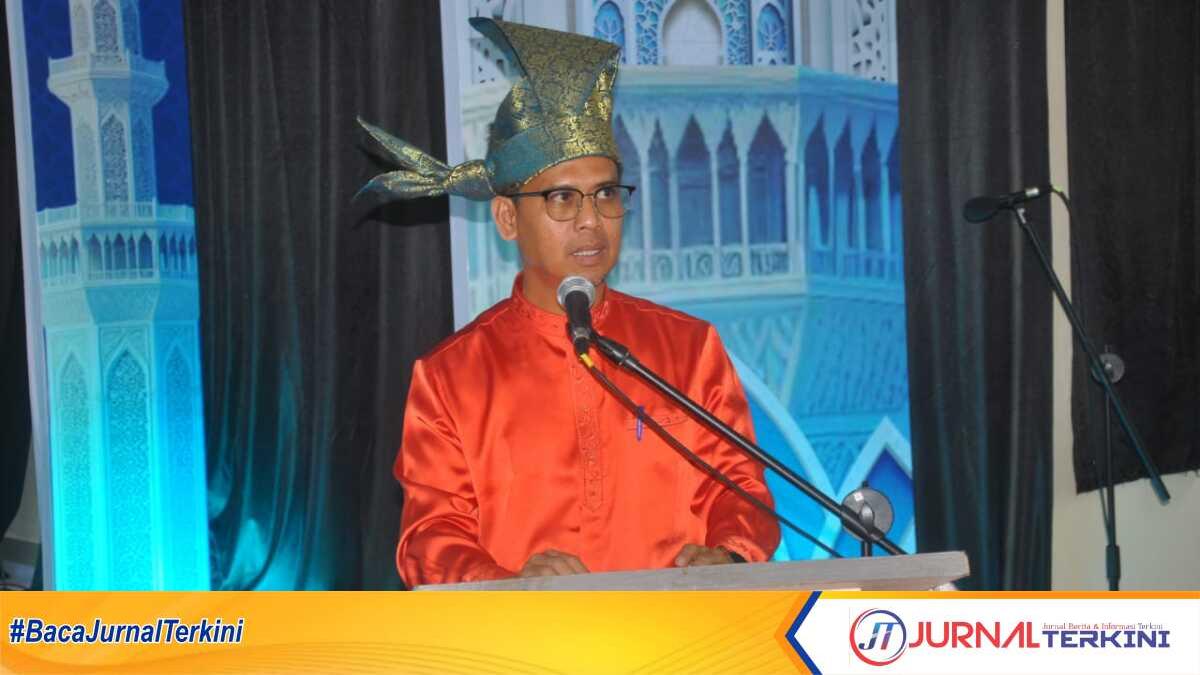Bupati Karimun Iskandarsyah membuka secara resmi pembukaan MTQ ke-12 tingkat Kecamatan Meral Barat di Gedung Serbaguna Puskesmas Kecamatan Meral Barat, Senin (21/04/2025). (JurnalTerkini.id/edy kencana)