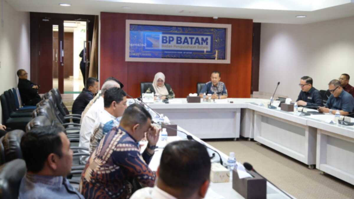 Rombongan Komisi III DPR Aceh menggelar pertemuan dengan BP Batam, Kamis (17/4/2025) di Marketing Center BP Batam.