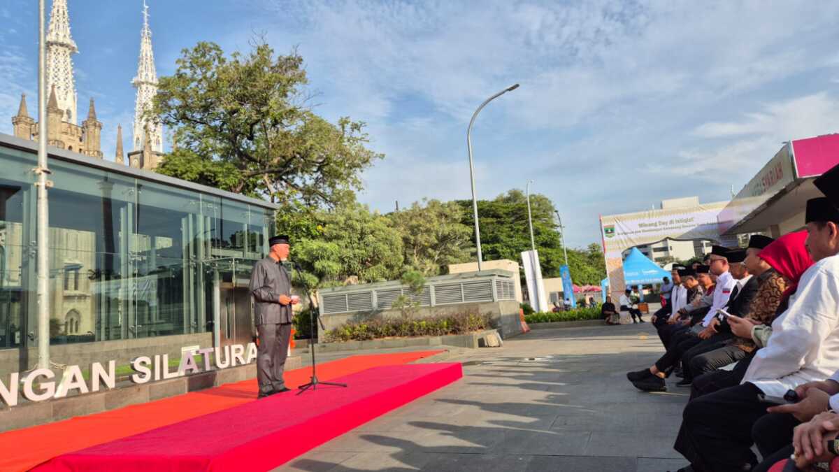 Gubernur Sumbar (3 dari kanan) membuka Event Minang day, Selasa (18/03/2025). (Foto Adpim sumbar)