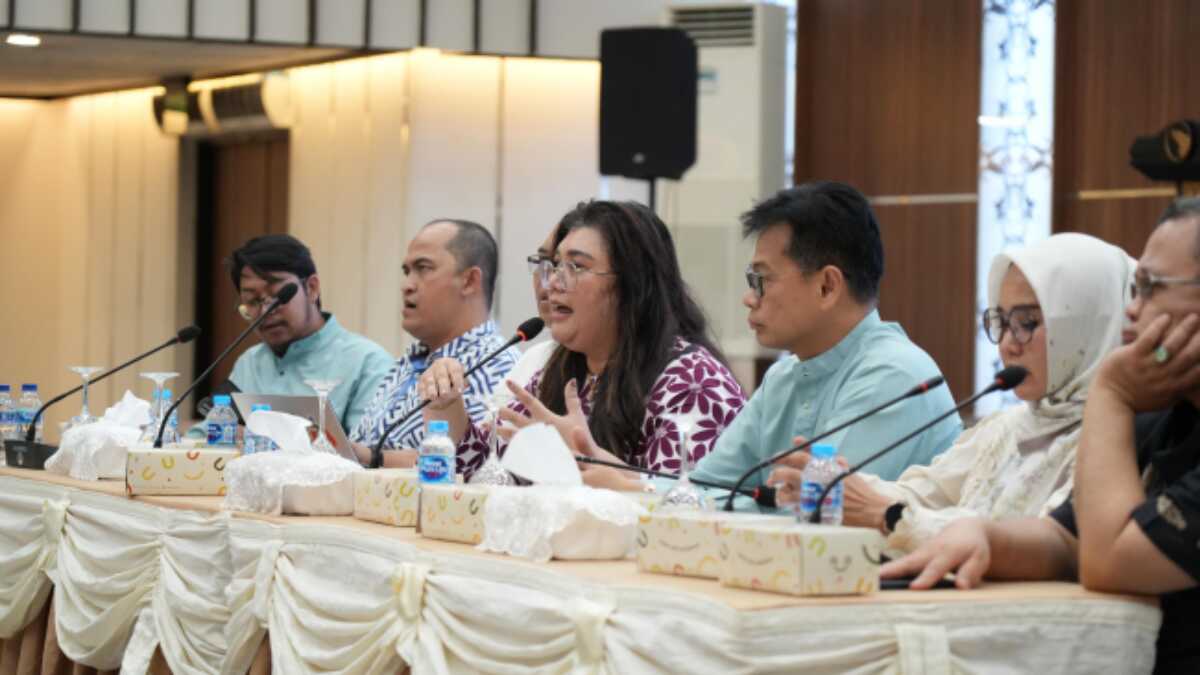 Anggota/Deputi Bidang Pelayanan Umum BP Batam Ariastuty Sirait menggelar silaturahmi dan sosialisasi lahan agribisnis kepada warga Temiang yang beraktifitas di Kawasan Agribisnis Temiang BP Batam, di Balairungsari, Bida Utama pada Jumat (13/6/2025). (humasbpbatam)