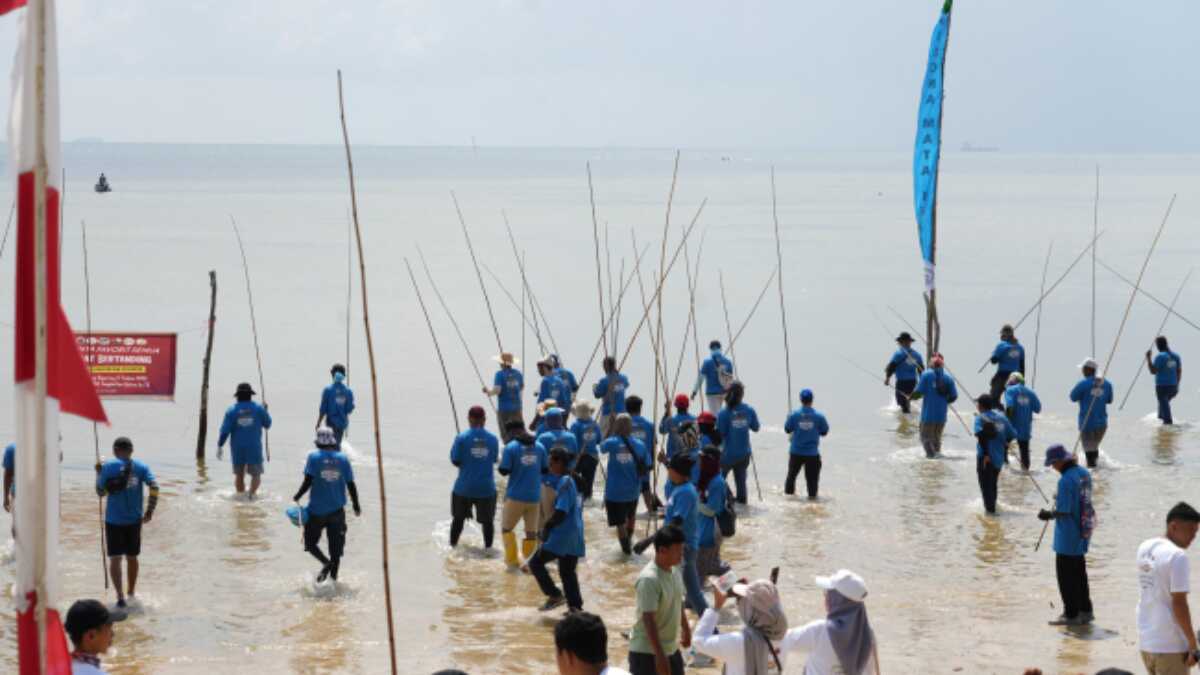 Festival Mancing Ngarong V di Pantai Camar Teluk Mata Ikan, Nongsa, Minggu (20/7/2025), dalam rangka memperingati Hari Bakti TNI AU ke-78. (Foto: humasbpbatam)