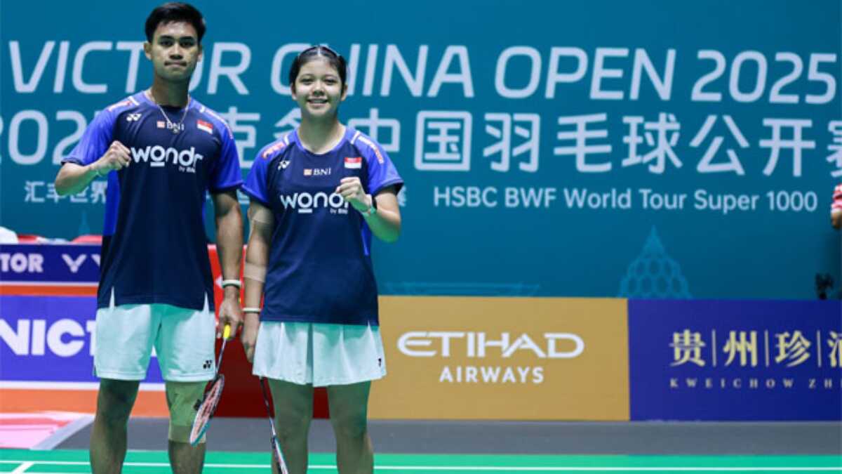 Ganda campuran Jafar/Felisha usai memenangi laga melawan wakil Hong Kong, Tang Cung Man/Tse Ying Suet di babak perempatfinal China Open 2025 yang berlangsung di Olympic Sport Center Gymnasium, Chang Zhou Tiongkok, Jumat (25/7/2025). (pbsi)