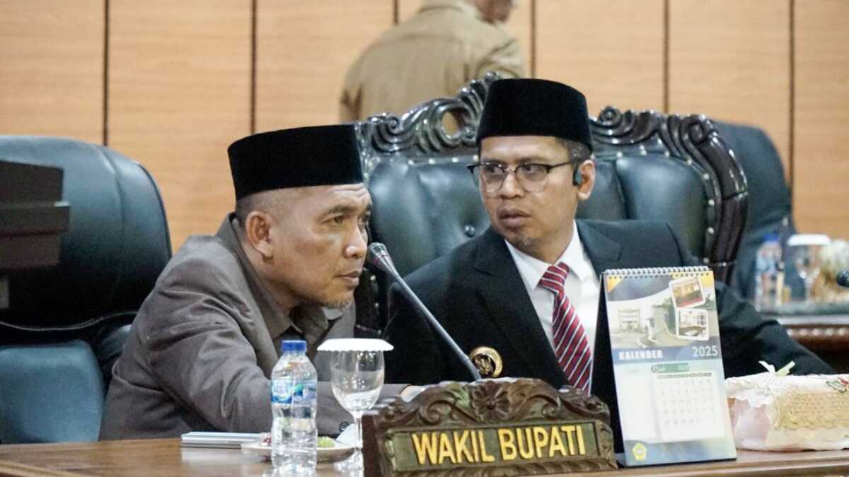 Bupati Karimun Iskandarsyah dan Wakil Bupati Rocky Marciano Bawole (prokopim karimun)