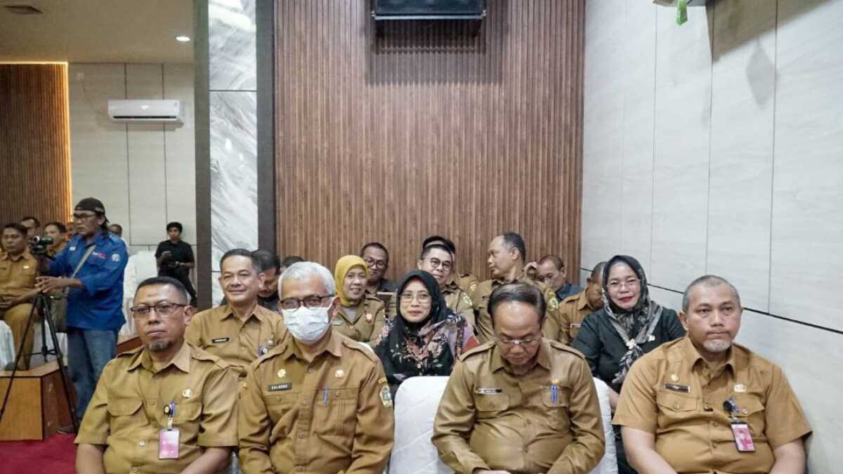 Sejumlah pimpinan OPD mengikuti rapat paripurna (prokopim karimun)