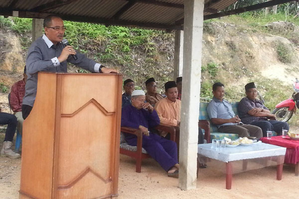 Anggota DPRD Karimun dapil Kundur, Suharsono saat menggela Anggota DPRD Karimun dapil Kundur, Suharsono saat menggelar pertemuan dengan warga