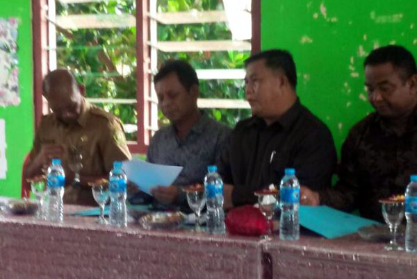 Anggota DPRD dapil Kundur (Rasno, Abdul Hafid, dan Azmi) menggelar pertemuan dengan warga Anggota DPRD dapil Kundur (Rasno, Abdul Hafid, dan Azmi) menggelar pertemuan dengan warga