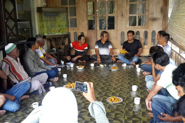 Anggota DPRD Dapil Meral-Tebing M Yusuf Sirat, menggelar pertemuan dengan warga. Anggota DPRD Dapil Meral-Tebing M Yusuf Sirat, menggelar pertemuan dengan warga.