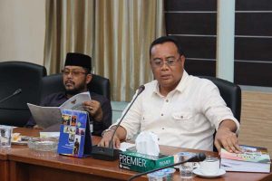 Ketua Pansus LKPj M Taufik dan Wakil Ketua Pansus Ady Hermawan saat memimpin rapat bersama Dinas Pendidikan Karimun