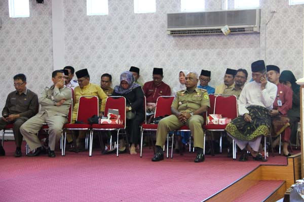 Sejumlah pimpinan SKPD menghadiri rapat paripurna pengesahan Ranperda Pendidikan