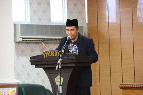 Juru Bicara Pansus LKPj menyampaikan laporan Juru Bicara Pansus LKPj menyampaikan laporan