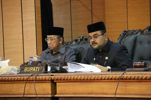 Bupati Karimun Aunur Rafiq (kanan) dan Wakil Bupati Anwar Hasyim Bupati Karimun Aunur Rafiq (kanan) dan Wakil Bupati Anwar Hasyim