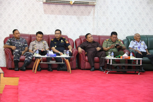 Forum Koordinasi Pimpinan Daerah dan para pejabat menghadiri rapat paripurna pengesahan LKPj Bupati Karimun 2016 dan pengesahan Perda Banguan Gedung Forum Koordinasi Pimpinan Daerah dan para pejabat menghadiri rapat paripurna pengesahan LKPj Bupati Karimun 2016 dan pengesahan Perda Banguan Gedung