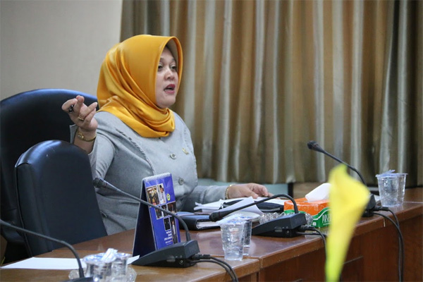 Anggota Komisi 2 Rosmeri Anggota Komisi 2 Rosmeri