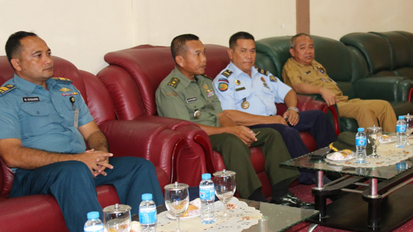 Sekda Karimun M Firmansyah dan FKPD mengikuti rapat paripurna