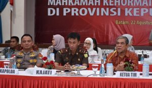 Kapolda Kepri Irjen Pol Andap Budhi Revianto, Kajati Kepri Edi Birton dan Ketua Tim Mahkamah Kehormatan DPR RI Kapolda Kepri Irjen Pol Andap Budhi Revianto, Kajati Kepri Edi Birton dan Ketua Tim Mahkamah Kehormatan DPR RI