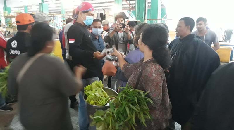 Joker Karimun bagi-bagi masker di fase new normal