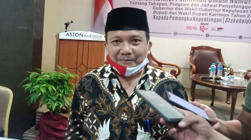 Ketua KPU Karimun Eko Purwandoko ketika diwawancara wartawan beberapa waktu lalu. (foto: yra)