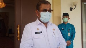 bupati karimun aunur rafiq Bakal calon bupati petahana, Aunur Rafiq usai menghadiri sebuah acara beberapa waktu lalu. Soal pendamping Aunur Rafiq janji diumumkan bulan ini. (foto:yra)