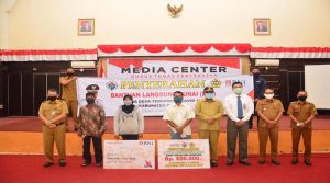 penyerahan-dana-BLT-karimun