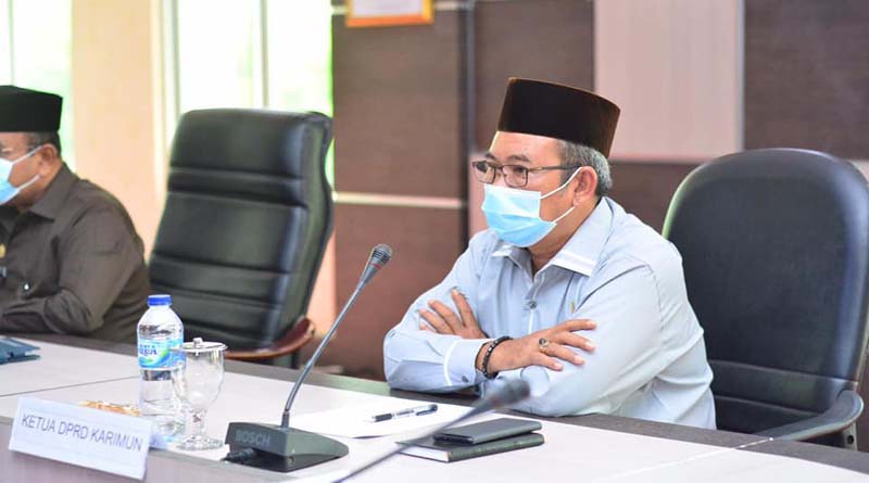 Ketua DPRD Karimun hadiri rapat sambut ramadhan-2 Ketua DPRD Karimun M Yusuf Sirat hadiri rakor penanganan COVID-19 jelang Ramadhan di Kantor Bupati Karimun, Rabu (22/4/2020? (foto: Dok. Humas Pemkab Karimun)