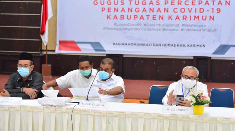 Ketua DPRD Karimun M Yusuf Sirat, Kepala Bappeda Karimun Djunaidy, Bupati Karimun Aunur Rafiq dan Sekda Muhammad Firmansyah. (foto: Dok. Humas Pemkab Karimun)