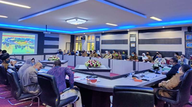 Strategi Bupati Karimun bangkitkan sektor UMKM. Bupati Karimun Aunur Rafiq memimpin rapat koordinasi sektor UMKM di Kantor Bupati Karimun, Senin (13/7/2020). (foto: yra)