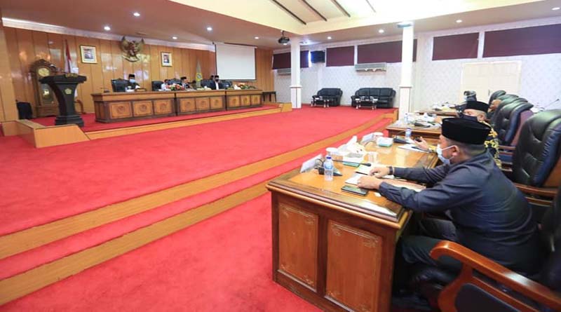 Suasana rapat paripurna (foto: Dok. Humas Pemkab Karimun)