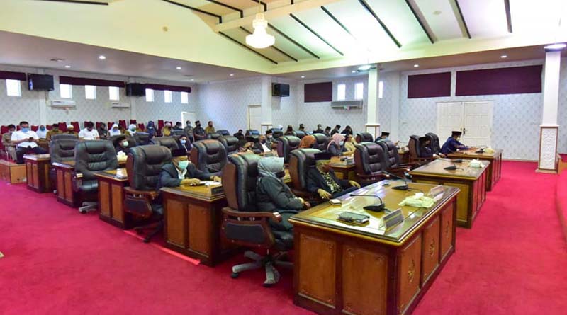 Suasana rapat paripurna penyampaian laporan dan rekomendasi Pansus LKPJ Bupati Karimun tahun anggaran 2019. (foto: Dok. Humas Pemkab Karimun)