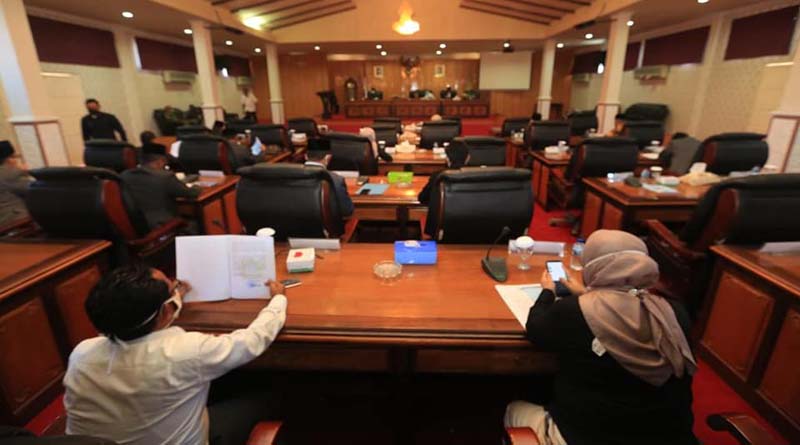 Rapat paripurna DPRD Karimun dengan agenda penyampaian LKPJ Tahun 2019 dari Bupati Aunur Rafiq. (foto: Dok. Humas Pemkab Karimun)
