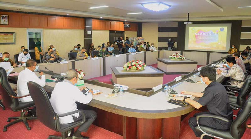 Rapat koordinasi Gugus Tugas COVID-19 Karimun membahas ibadah di fase new normal. (foto: Dok. Humas Pemkab Karimun)