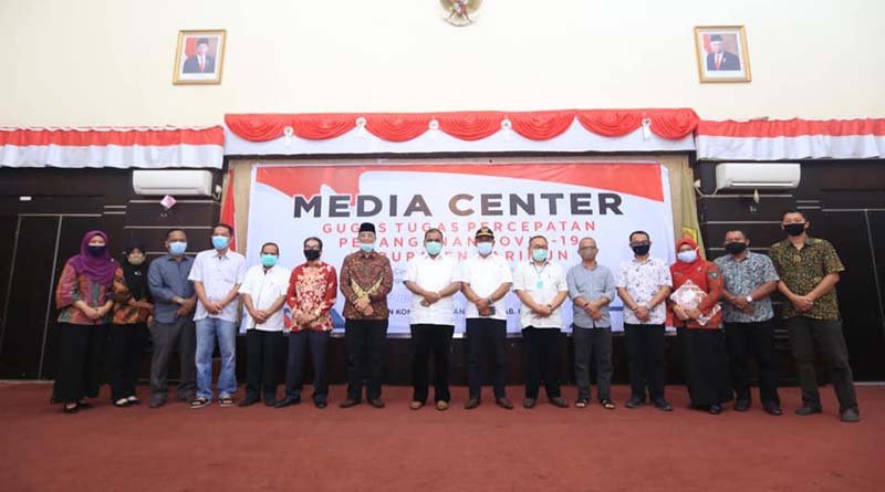 Berfoto bersama usai video conference dengan BPK Perwakilan Provinsi Kepri. (foto: Humas Pemkab Karimun)