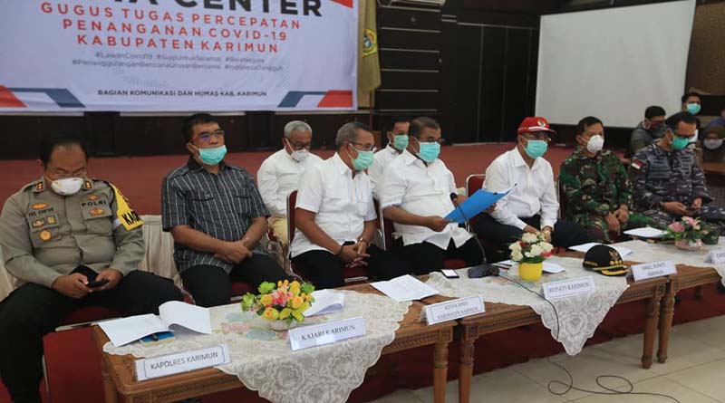 Ketua DPRD menghadiri rakor penanganan COVID-19 bersama Plt Gubernur Kepri. Ketua DPRD Karimun M Yusuf Sirat (3 kiri). (foto: Dok. Humas Pemkab Karimun)