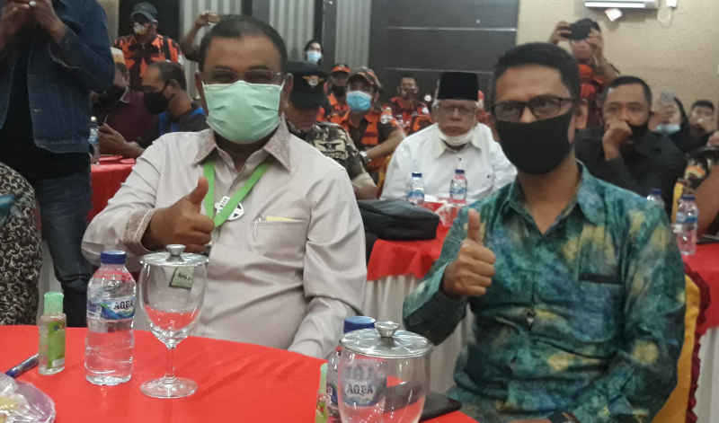 Aunur Rafiq dan Iskandarsyah ketika menghadiri pelantikan MPC Pemuda Pancasila Kabupaten Karimun, Minggu (31/8/2020). Arah dan Bersinar diprediksi mendaftar di hari yang sama. (Foto: rdi)