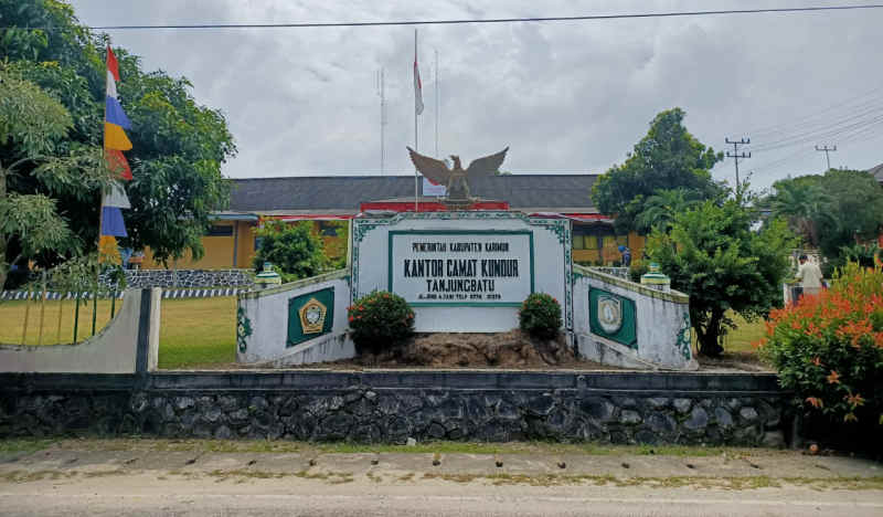 Kantor Camat Kundur. Jadi zona merah, Camat Kundur perkuat penanganan COVID-19. (Foto: yra)