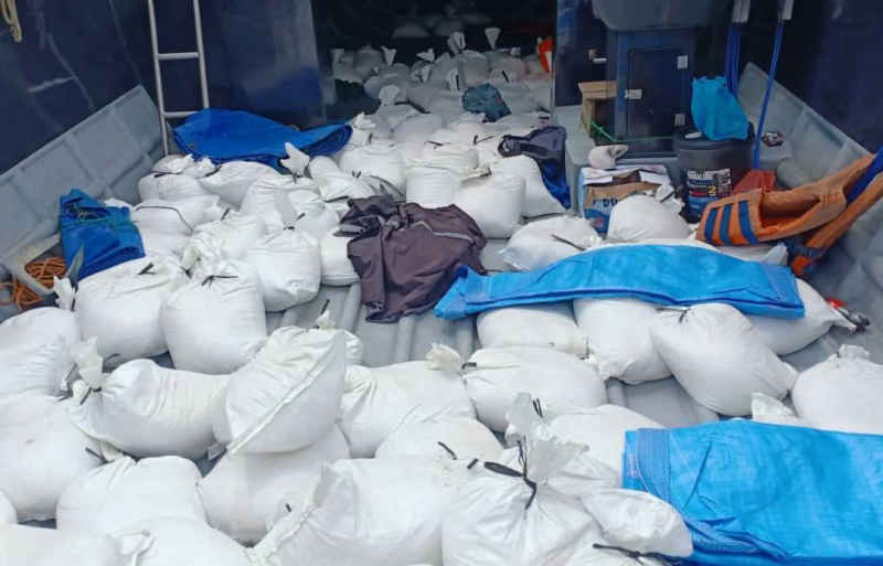 Penyelundupan Pasir Timah Digagalkan BC Kepri dan Polisi Malaysia. Barang bukti pasir timah yang diamankan. ( foto: Dok. BC Kepri)