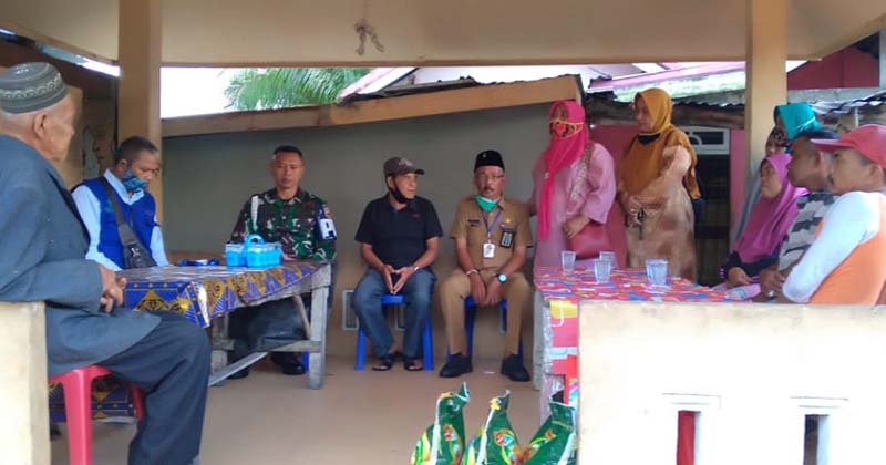 Yayasan Vioni Bersaudara bantu korban puting beliung. (foto: abdullah)