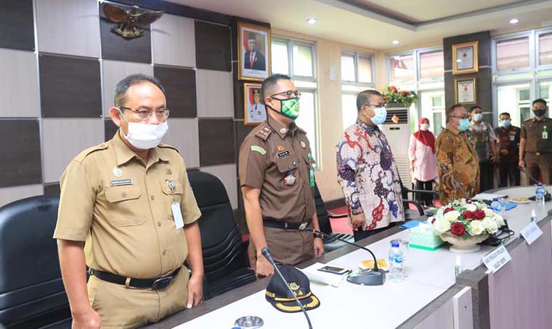 Bupati Aunur Rafiq memimpin kegiatan Kejati Kepri untuk monitoring penanganan COVID-19 di Karimun. (foto: Dok. Humas Pemkab Karimun)
