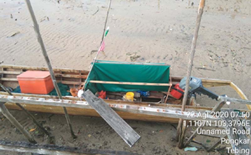 Perahu nelayan ditabrak tanker di perairan Takong Hiu Karimun. (foto istimewa)