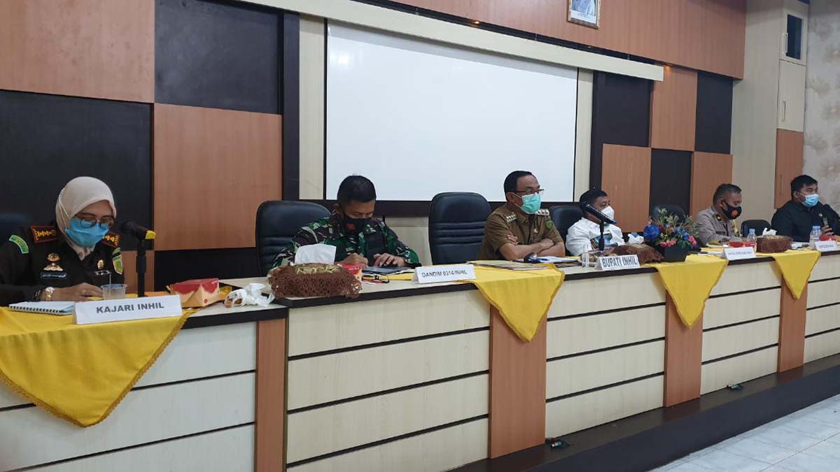 Bahas persiapan PSBK, Bupati Inhil pimpin rakor Satgas COVID-19. (Dok. Humas Pemkab Inhil)