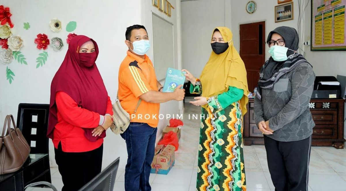 IMG-20200924-WA010720200924 Ketua Forum Kabupaten Sehat (FKS) Inhil Hj Zulaikhah Wardan Berkunjung Sekretariat FKS. (Foto: Prokopim Inhil)